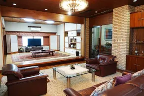 [1 group only] 5 minutes walk to the center of the bustling street/and modern 177㎡ spacious space/up to 12 people/free parking available - Image 3