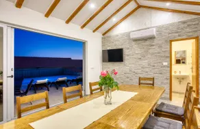 Holiday home with private pool for 6 - Image 2