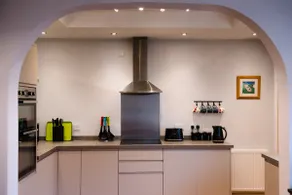 Spacious Seaside House * BEACH * CENTRAL*Sleeps 7* - Image 4