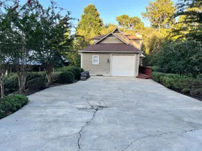 Lakefront home on Lake Martin with dock, sleeps 12 - Image 2