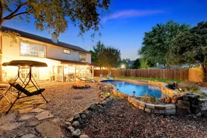 5 BR w/pool, minutes to Six flags, AT&T stadium• - Image 3