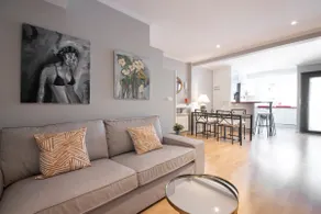 Practical, bright with bicycles+Parking included - Image 2