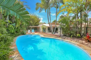 Tropical Oasis - Resort Style heated Pool, - Image 2