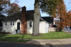 Urban Oasis: Vibrant Charm 5 Mins from DC! - Image 2