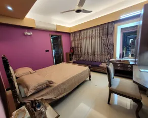 Luxurious Apartment at city heart near Airport - Image 2