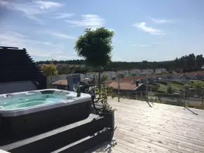 Seaview, Jacuzzi & good public comm. - Image 2