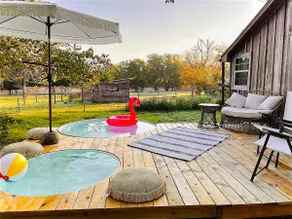 Charming Texas Cabin-Cowboy pools-Sleeps 10. - Image 2