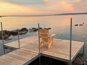 Exclusive Waterfront Cottage - Image 4