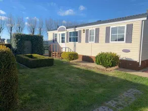 Modern seaside bungalow - Image 2