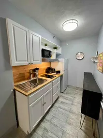 Cozy Studio Apartment - Image 5