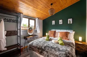 Goldcrest Cabin - 2 bed with hot tub & log burner - Image 4