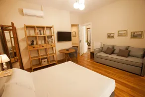 Dreamy Flat with Balcony in Pangrati - Image 2
