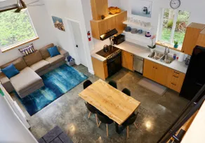 Zephyr Cottage & Sauna-West Coast Living in Sooke - Image 2