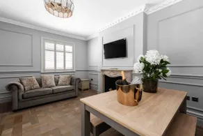City Centre Georgian Listed Townhouse - Image 2