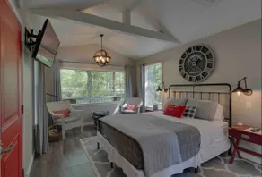 Cabin on White Rock Creek - Image 5