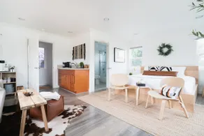 Designer Hollywood Space with Great Natural Light - Image 3