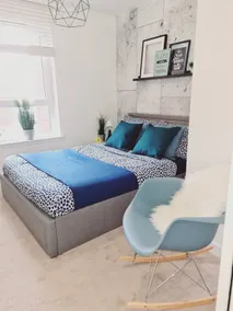 Stylish 2 bedroom Apartment / FREE Gated Parking - Image 2