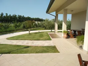 Villa with garden just a short distance from the sea - Image 4
