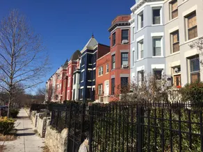Gorgeous Designed 2-bedroom in DC, with parking! - Image 4