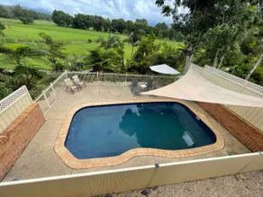5 Bedroom house with a pool, deck and amazing view - Image 4