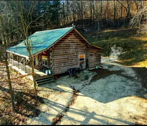 Larsen Hunters Rustic Cabin with Hot tub - Image 2