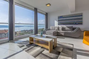 HR-10379-01 Luxury apartment with private hot tub - Image 5