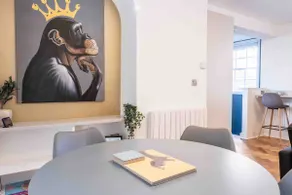 Lovely 2 bedroom apartment with parking onsite - Image 5