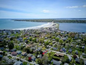 Quahog Cottage- Full Home with a private yard - Image 3