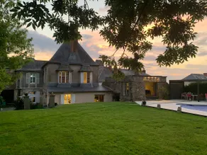 Character House with Pool and Jacuzzi - Image 2