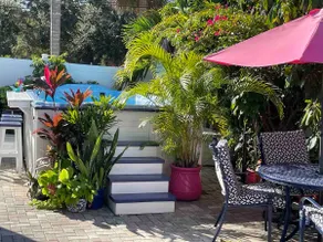 La Casa Blanca * Historic Home * 4 min to beach - Image 4