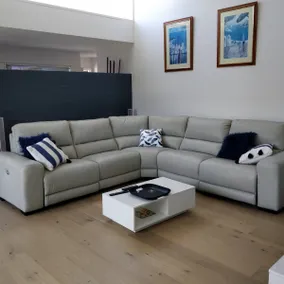 Modern Luxury 4bdr Beach house Family Friendly.  NBN. 2 Smart TV’s, New Kitchen - Image 5