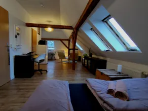 Cozy attic apartment/studio by the lake, quick to the main station! - Image 2