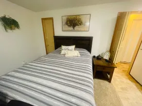 Cozy 2 bed place with outdoor oasis. - Image 5
