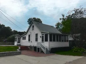 ”Sea Breeze” Historic Comfortable Retreat - Image 3