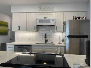 Light-filled/Beach-Ocean views/Top floor condo - Image 5