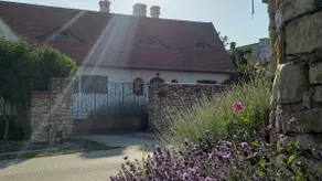 Cute cottage with playroom - Image 3