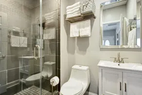 Carriage House W/ Hot Tub! Near Starland Yard - Image 3