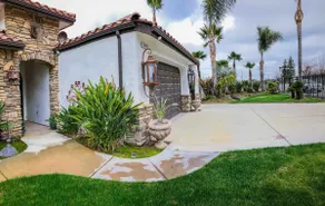 Luxurious Country Home - Image 3