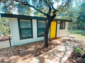Cozy Cottage Near Lake Travis - Image 2