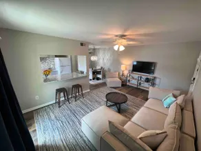Renovated 2 Bedroom Beach Condo with Balcony - Image 2
