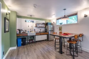The Hen Den - Image 5