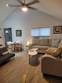 2BR Cottage w/ Hot Tub Near Beach & Hockey School - Image 2