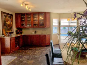 Comfortable Elegance w/ Views - Image 5