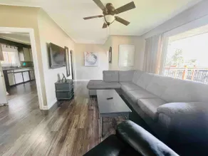 Modern Stunning 3-Bedroom House with Spacious Deck - Image 2