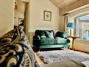 Romantic coach house cottage - Image 2