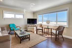TWO BEACHFRONT BUNGALOWS ON THE SAND IN Newport Beach - Image 5