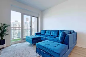 Luxury 2BDR modern private condo in Toronto - Image 3