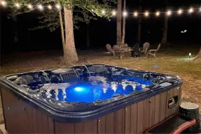 Light & airy home w/private hot tub on golf course - Image 3