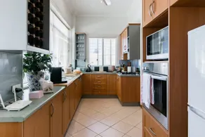 Explore Amazing Beaches from a Fabulous Glenelg Apartment - Image 2