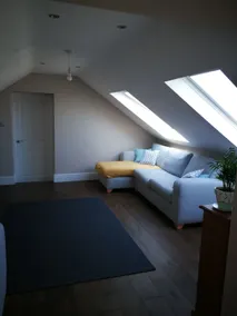 Beautiful light and spacious flat - Image 5